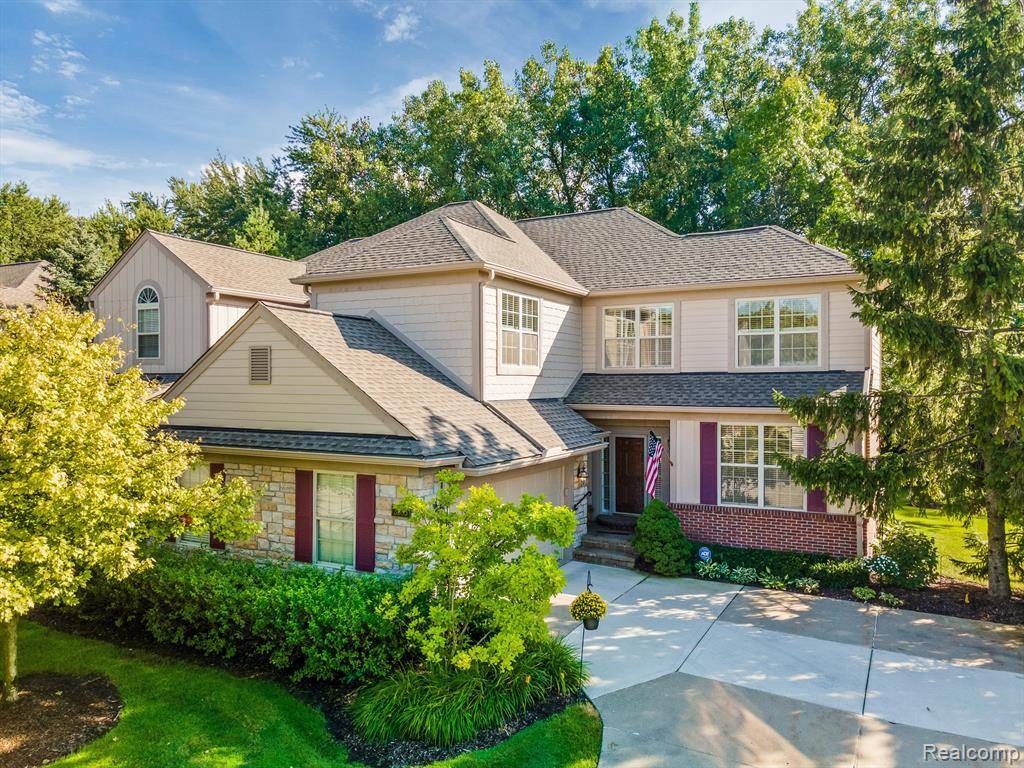 Rochester Hills, MI 48309 4732,3585 WINDING BROOK Circle