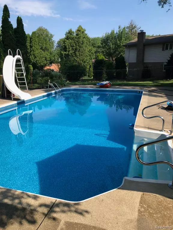 Troy, MI 48085 1377,6271 SANDSHORES Drive