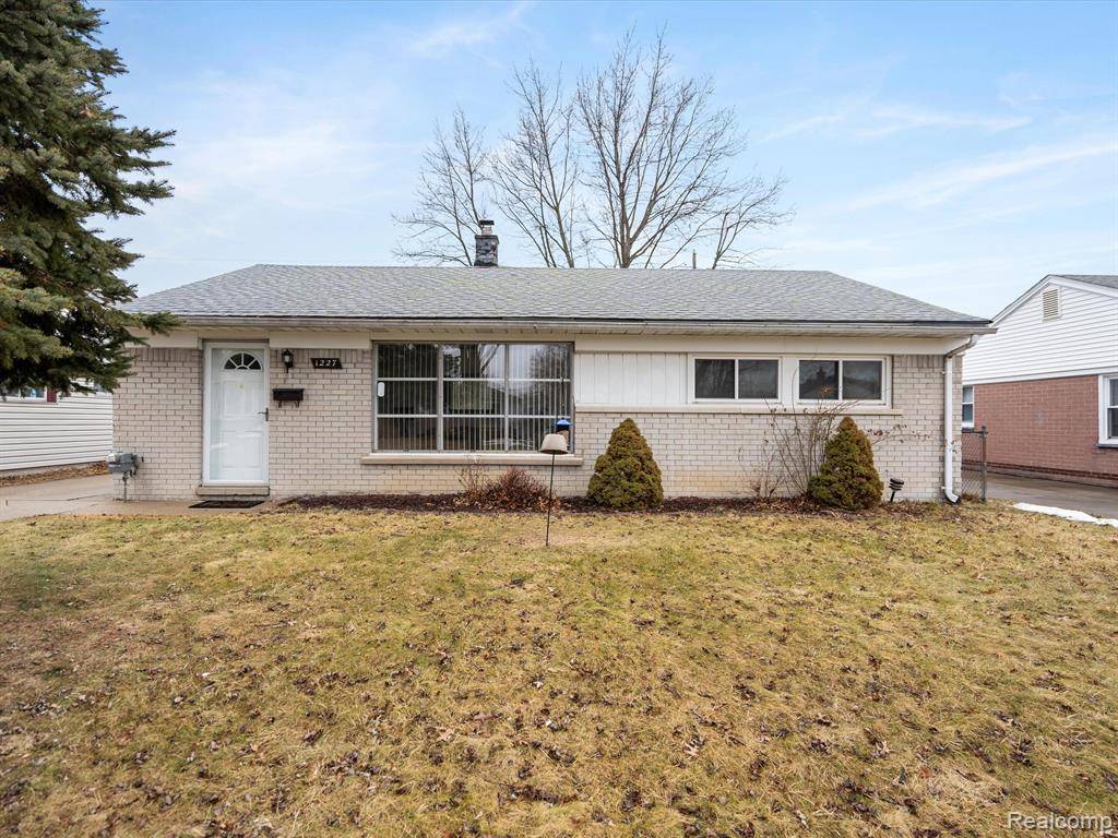 Madison Heights, MI 48071 4165,1227 E HARWOOD Avenue