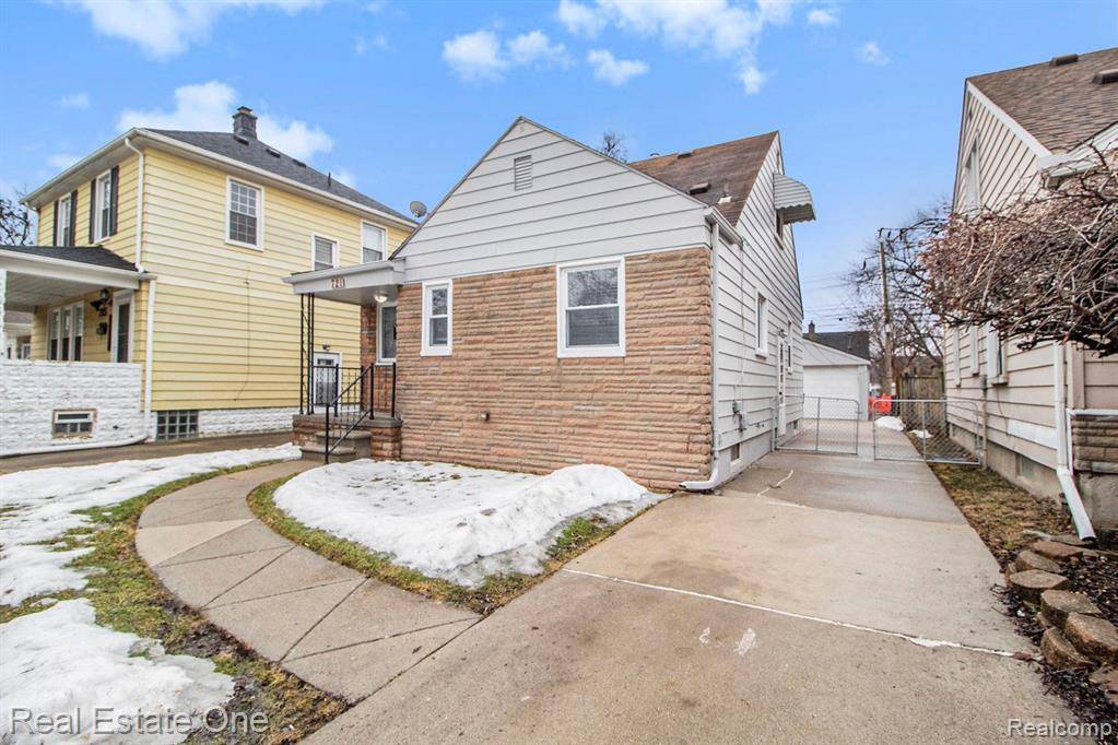 Lincoln Park, MI 48146 2843,721 CLEVELAND Avenue