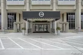 Detroit, MI 48207 2905,1300 E LAFAYETTE Street