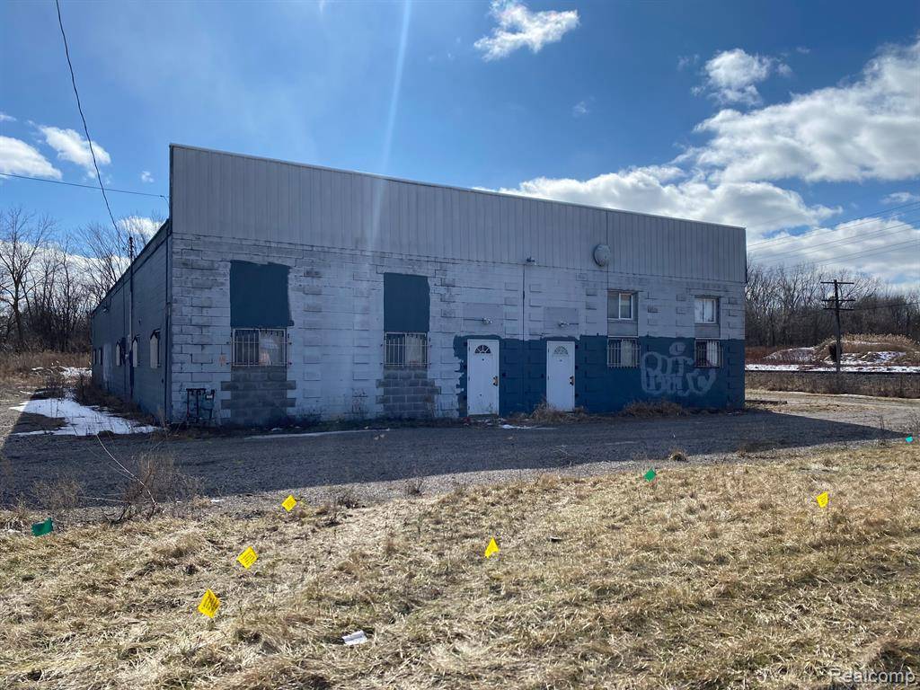 3140 E ATHERTON Road, Burton, MI 48529 1035