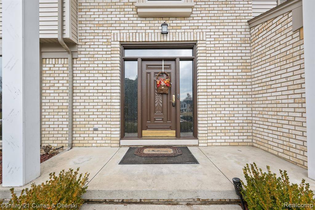 Northville, MI 48168 3447,42185 BAINTREE Circle