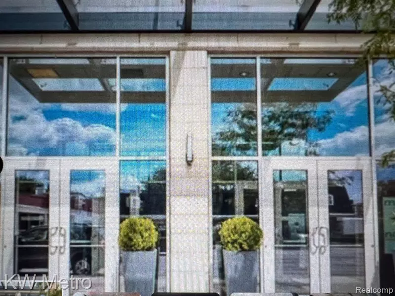 350 N MAIN Street, Royal Oak, MI 48067 4125