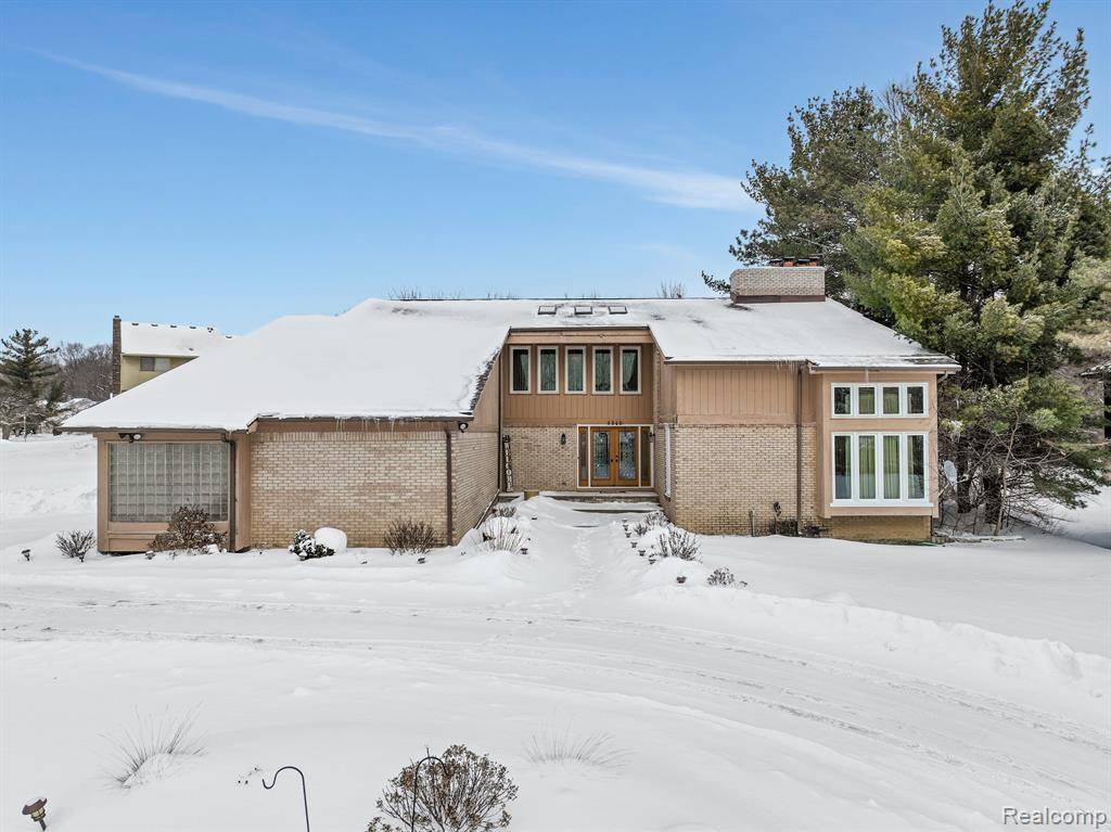 6040 FAIRBROOK Drive, West Bloomfield, MI 48322 3102