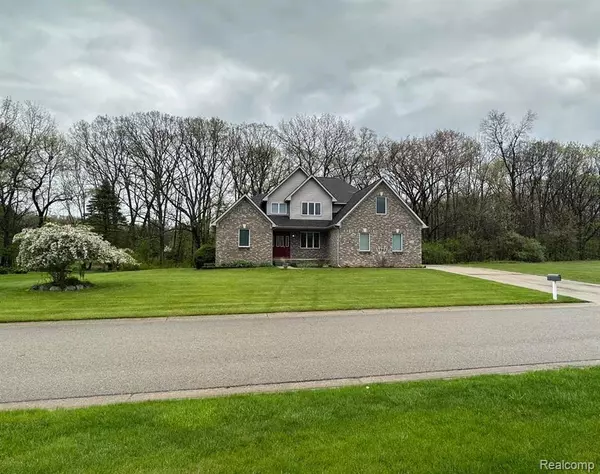 3700 Marie Meadows Drive, White Lake, MI 48383 1977