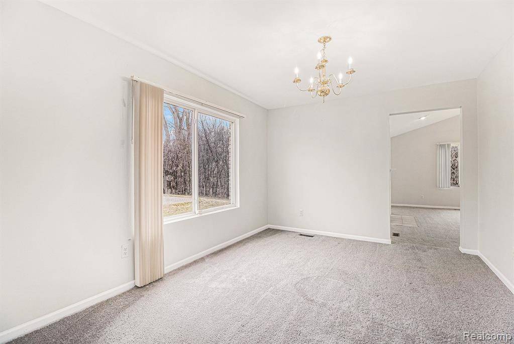 Troy, MI 48085 1155,2903 BRIARWOOD Drive