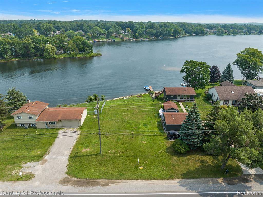 Clarkston, MI 48348 2459,9876 Dixie Highway
