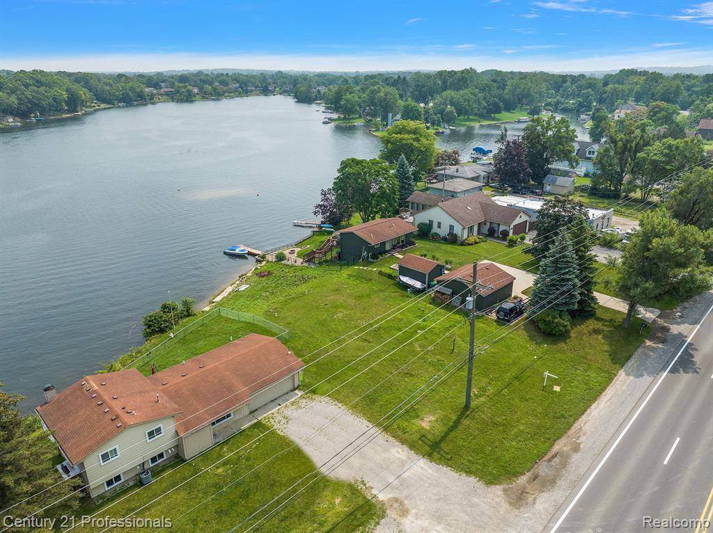 Clarkston, MI 48348 2459,9876 Dixie Highway
