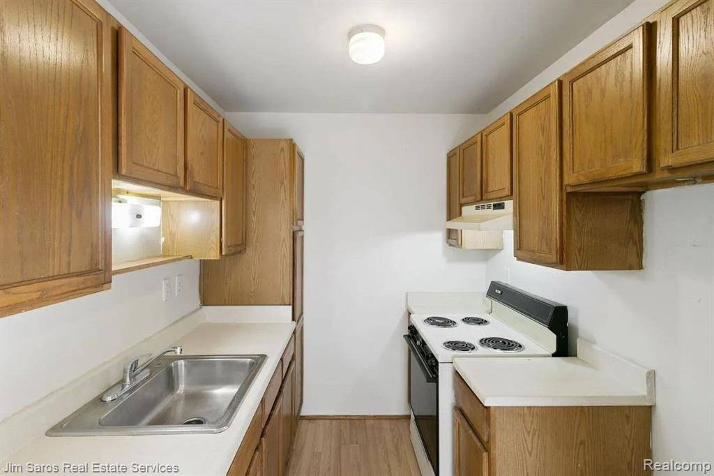 Roseville, MI 48066 2397,16425 E 12 MILE - 1 Bed Units Road