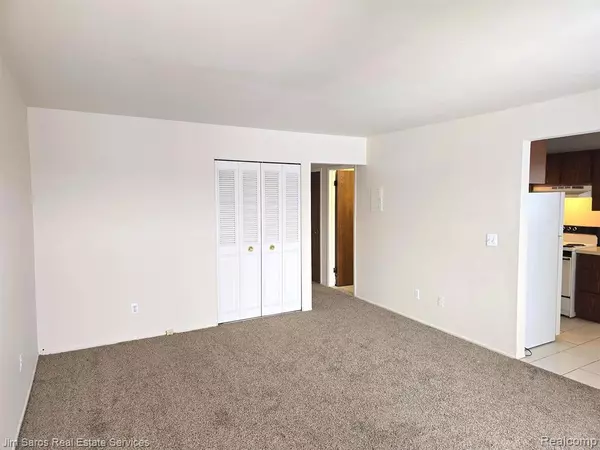 Roseville, MI 48066 2397,16425 E 12 MILE - 2 Bed Units Road
