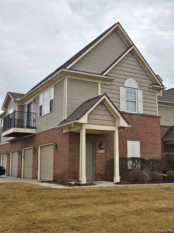 27316 HIDDEN OAKS Drive, Trenton, MI 48183 3283