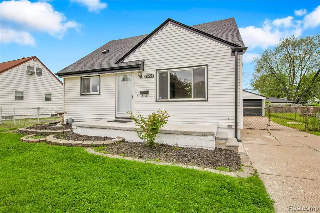 Saint Clair Shores, MI 48082 1114,23225 BEVERLY Street