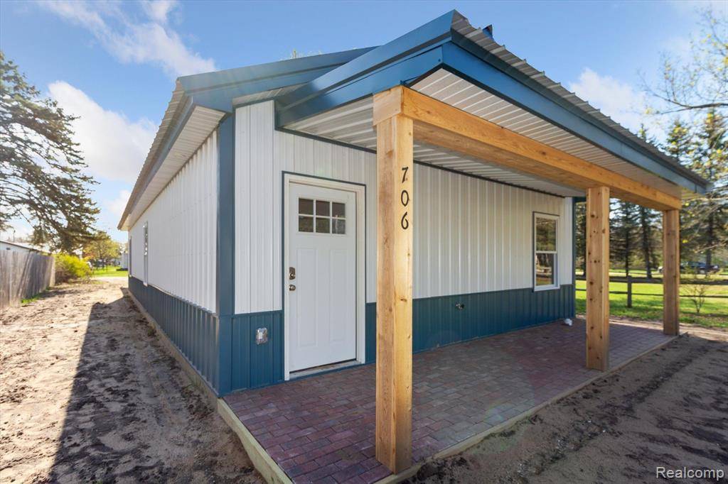 706 COLFAX Street, Cadillac, MI 49601