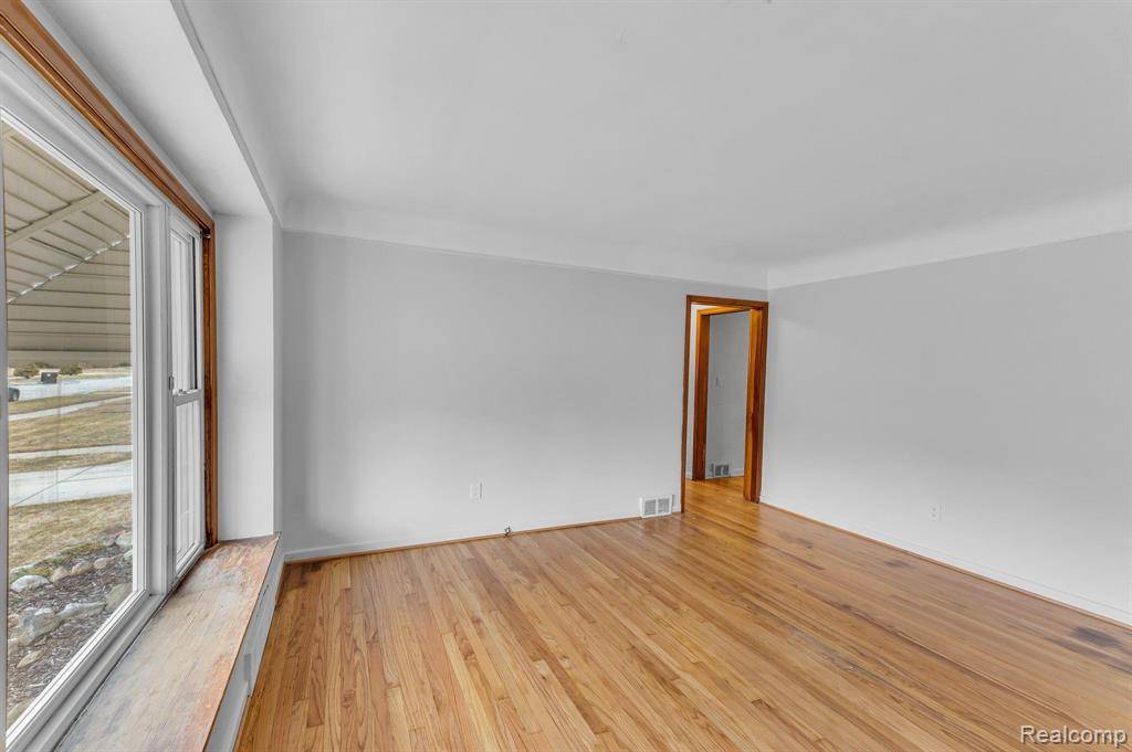 Redford, MI 48240 2126,17350 GLENMORE