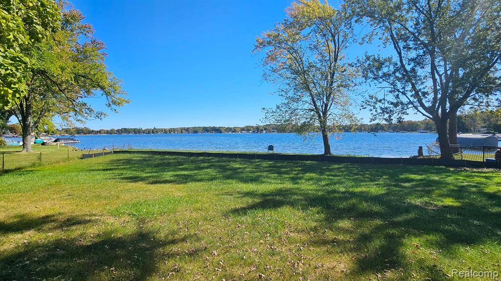 9605 Kress Road, Pinckney, MI 48169