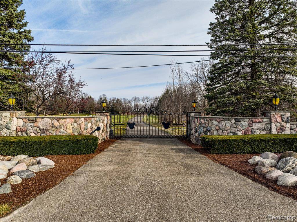 Lake Orion, MI 48360 2342,1401 E Silverbell Road