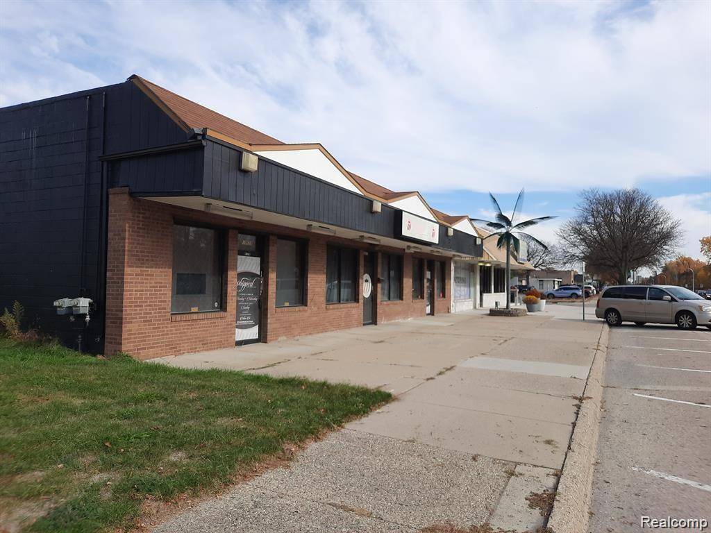 10626 W 9 MILE Road, Oak Park, MI 48237 2915