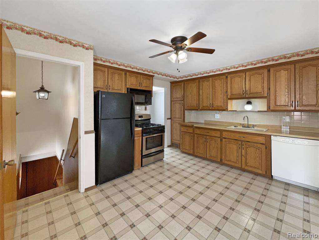 Garden City, MI 48135 3151,677 BELTON Street