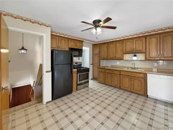 Garden City, MI 48135 3151,677 BELTON Street