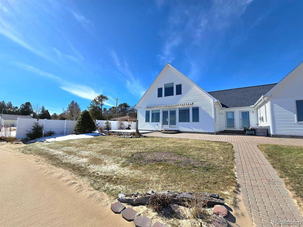 7440 N US-23, Oscoda, MI 48750 8706