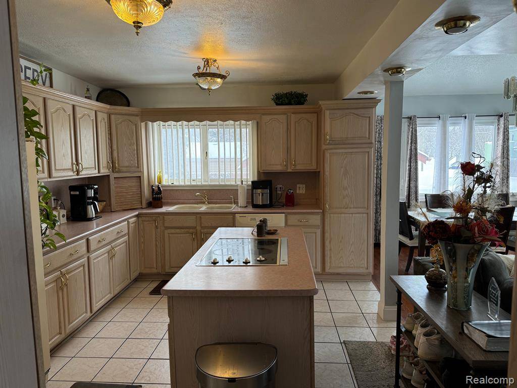 Detroit, MI 48223 1342,18806 GAINSBOROUGH Road