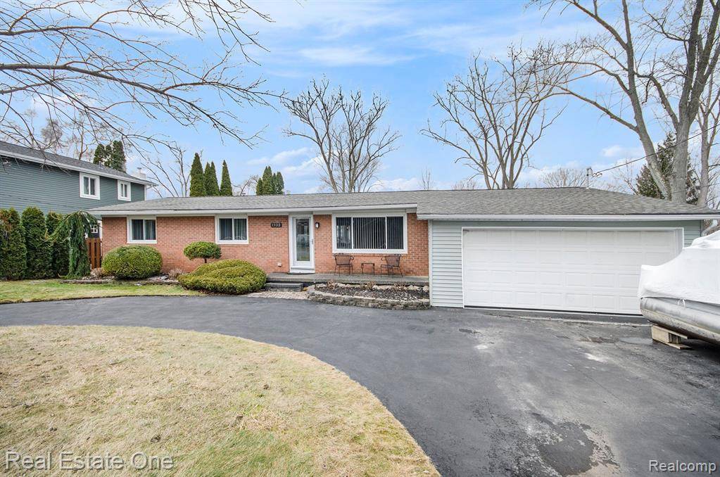 West Bloomfield, MI 48324 1210,1932 ALLENDALE Avenue