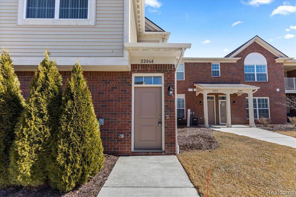 Macomb, MI 48042 3850,22068 ANDOVER Drive