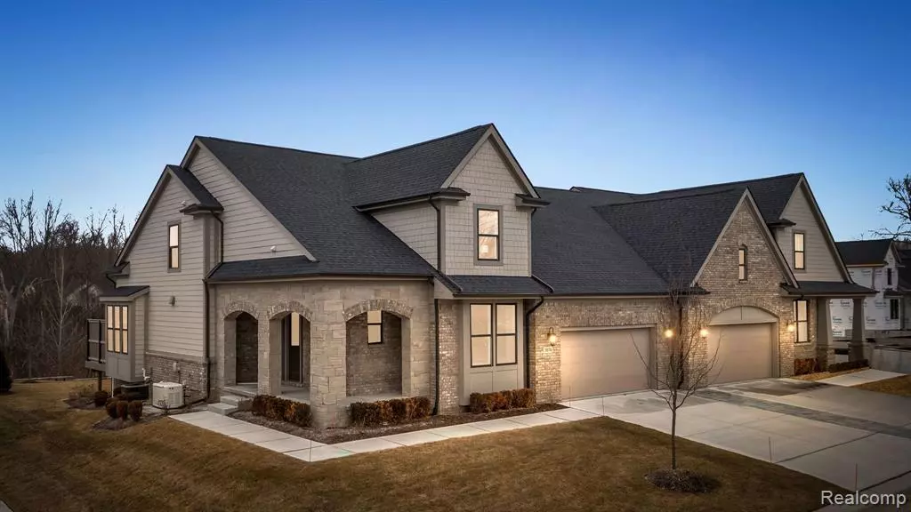 Rochester, MI 48309 3800,3076 CLARET Lane