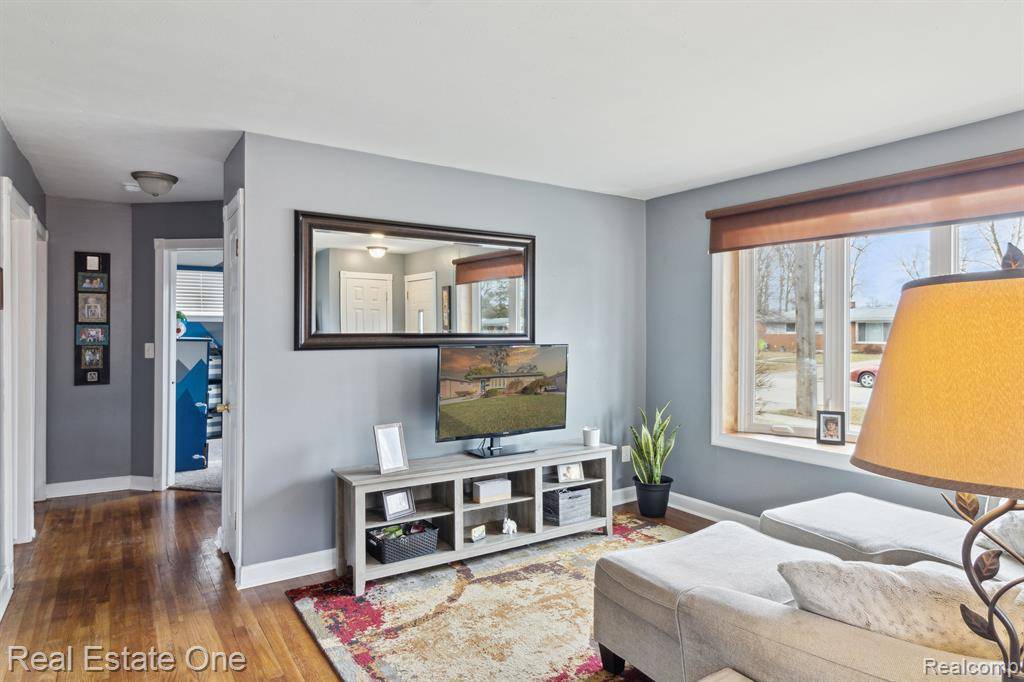 Garden City, MI 48135 1371,442 HENRY RUFF Road