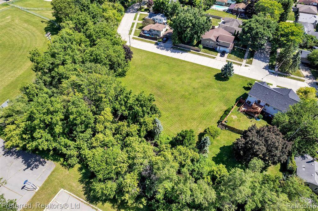 Dearborn Heights, MI 48125 2005,000 HANOVER Street