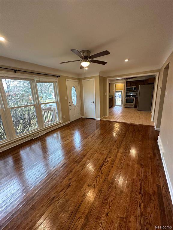 Clarkston, MI 48346 3716,5026 FRANKWILL Avenue