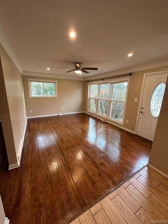 Clarkston, MI 48346 3716,5026 FRANKWILL Avenue
