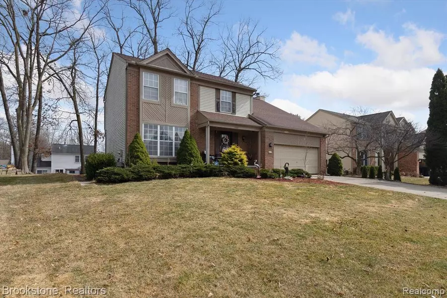 465 THORNRIDGE Drive, Rochester Hills, MI 48307 2855