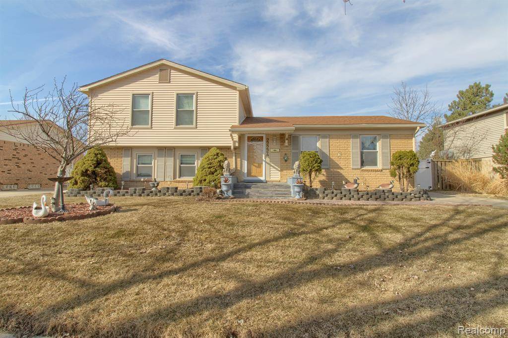 22224 DONNELLY Avenue, Brownstown, MI 48193 8223