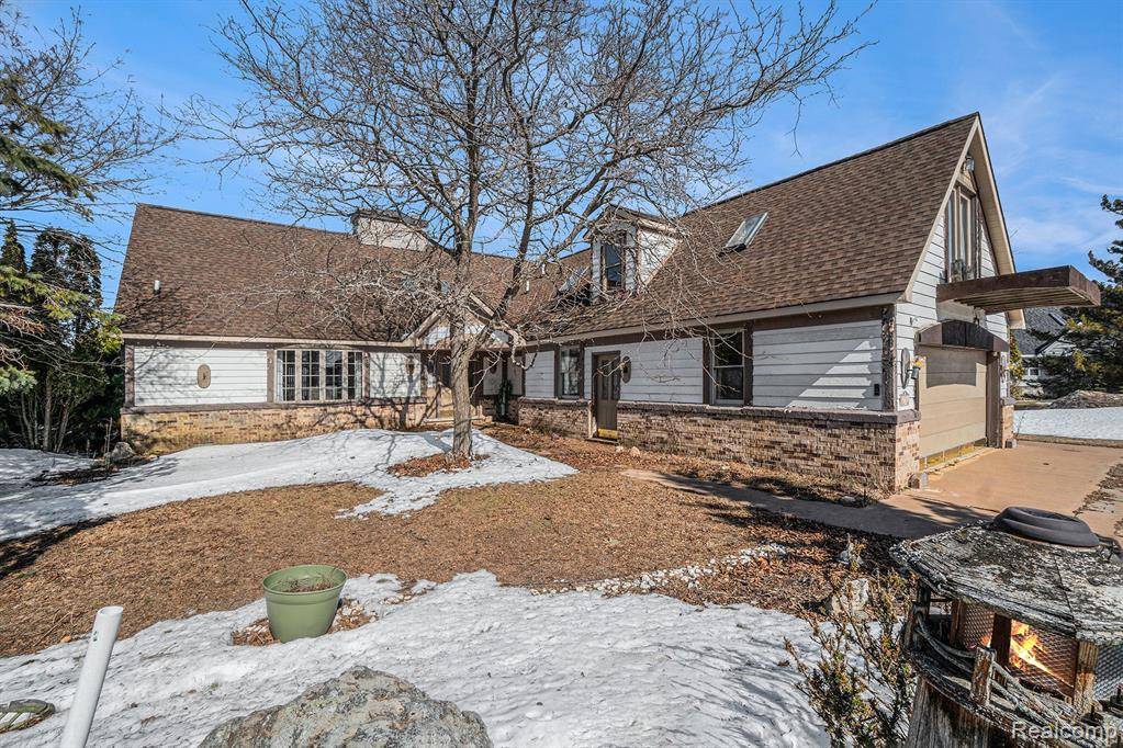 2700 N LOFGREN SHORE Drive, Cheboygan, MI 49721 2310
