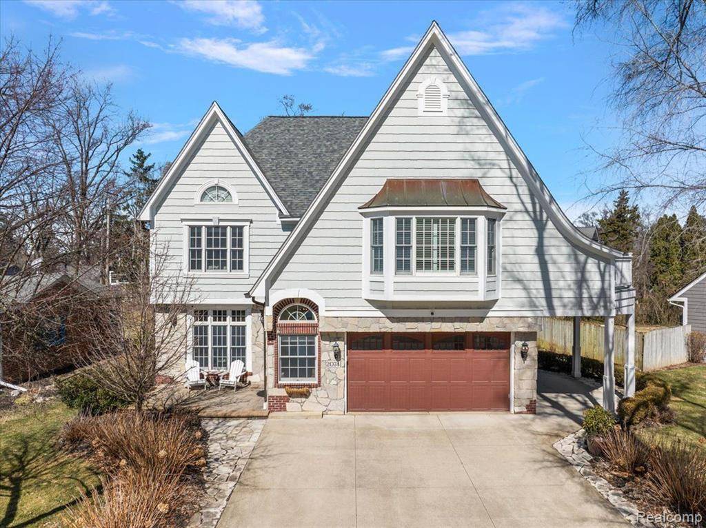 West Bloomfield, MI 48323 3835,2074 LAKESHIRE Drive