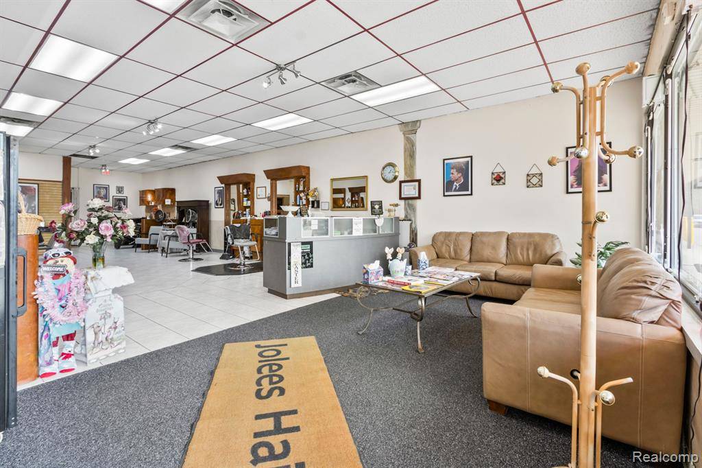 Plymouth, MI 48170 2710,40400 Five Mile Rd