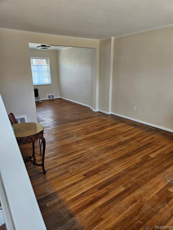 Saint Clair Shores, MI 48080 2720,22958 LEE Court