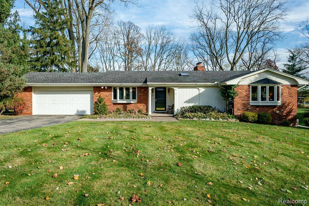 229 ROCHDALE Drive, Rochester Hills, MI 48309 2267