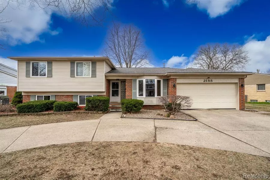 2155 HILLCRESCENT Drive, Troy, MI 48085 3643