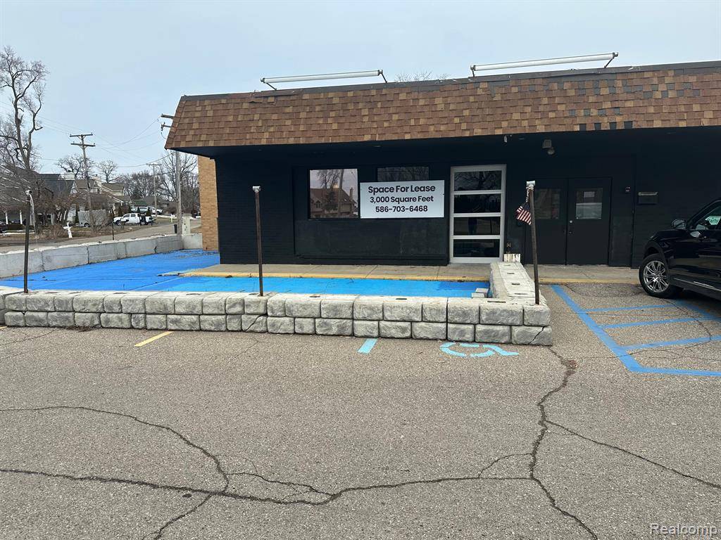 1535 Cass lake road front, Keego Harbor, MI 48320