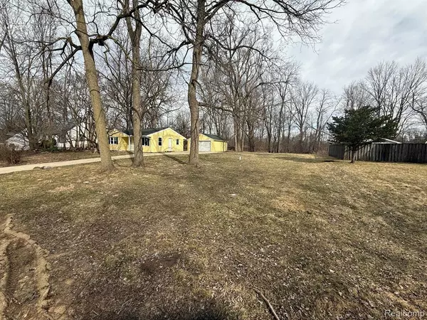 Jackson, MI 49202 2166,550 ROYAL Drive