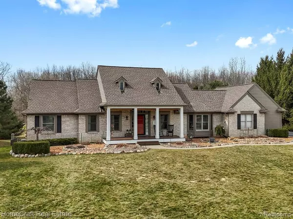 9123 SALEM FARMS Drive,  South Lyon,  MI 48178 9008
