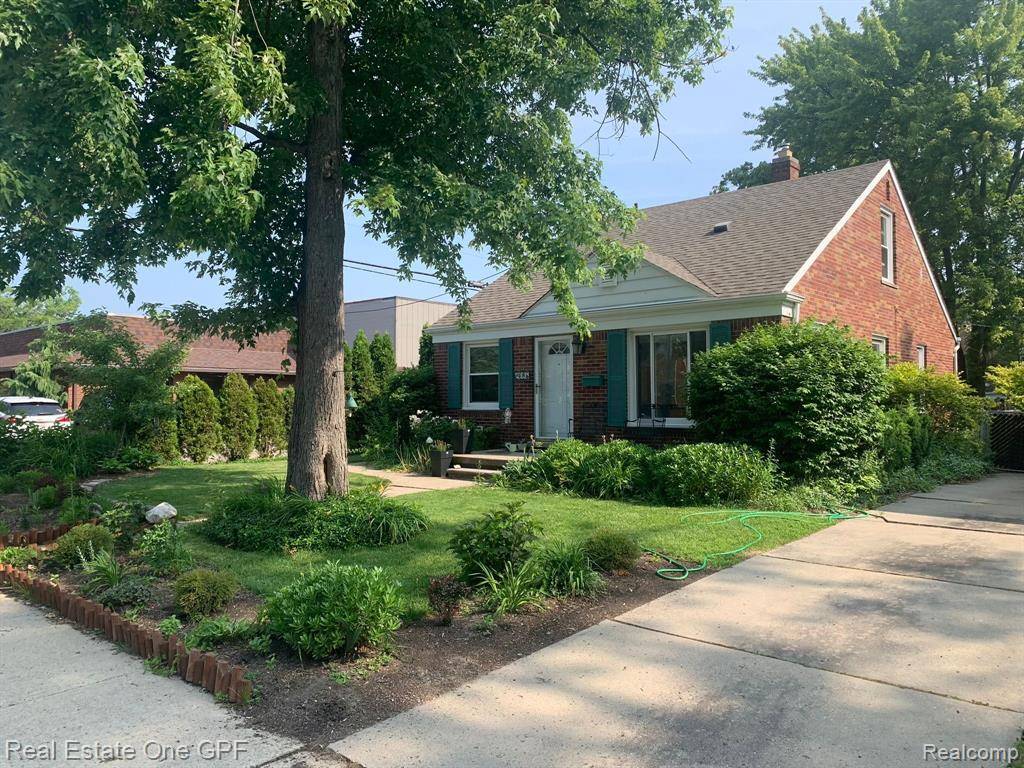 2368 STANHOPE Street, Grosse Pointe Woods, MI 48236 1910