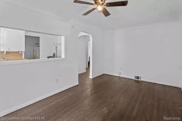 Hazel Park, MI 48030 2623,1450 E HAYES Avenue