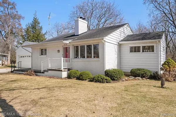 Flushing, MI 48433 1465,440 CRESTVIEW Street