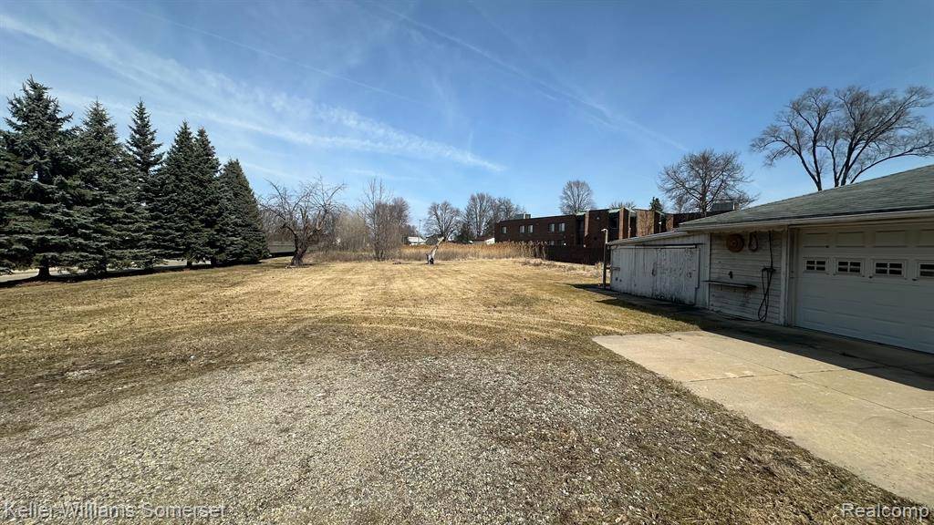 Fraser, MI 48026 3561,33420 UTICA Road