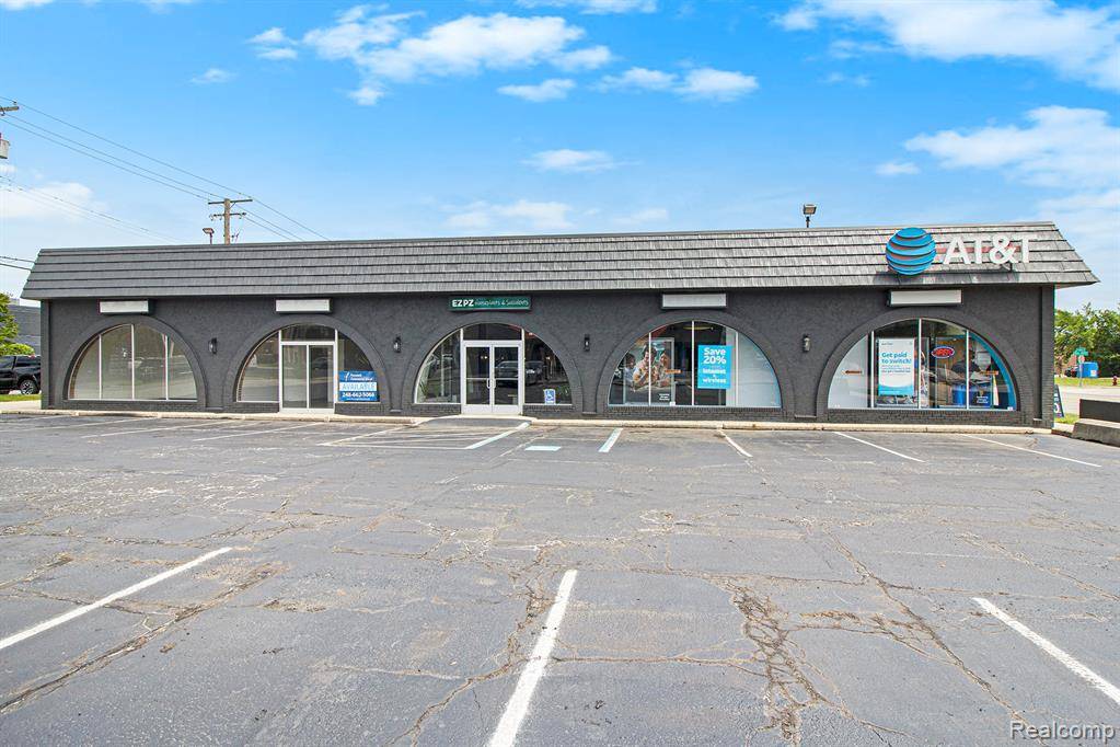 Royal Oak, MI 48073 1714,1800 W 14 MILE Road