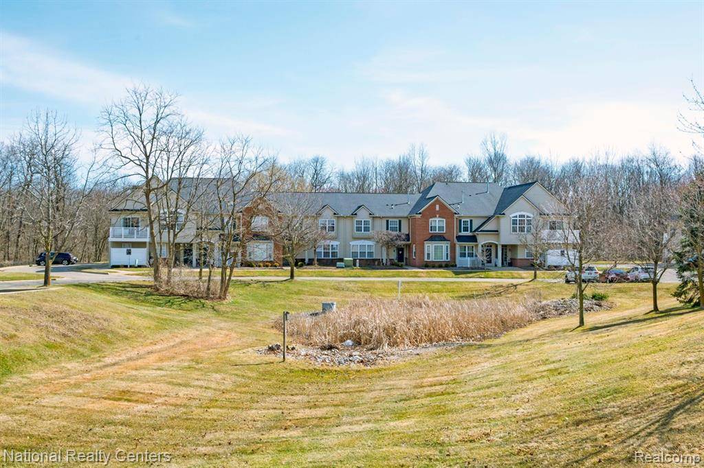 693 ABBINGTON Court,  Howell,  MI 48843 5518
